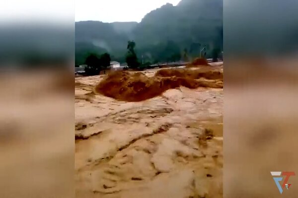 Mưa lớn gây lũ, hàng nghìn dân Indonesia chịu ảnh hưởng