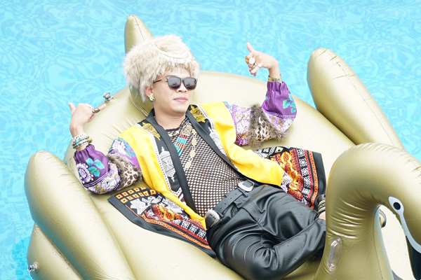 Trung Ruồi bất ngờ hoá rapper trong MV 'Thái tử vùng cao'
