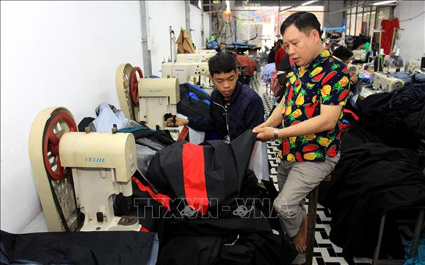 Handicapped businessman employs, trains people with disabilities