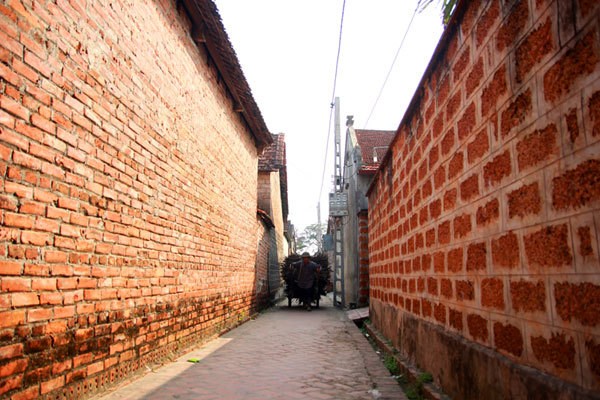 Exploring Duong Lam, a typical ancient village in northern Vietnam