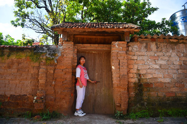 Exploring Duong Lam, a typical ancient village in northern Vietnam