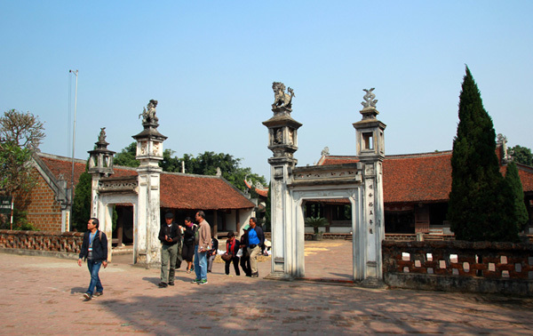 Exploring Duong Lam, a typical ancient village in northern Vietnam