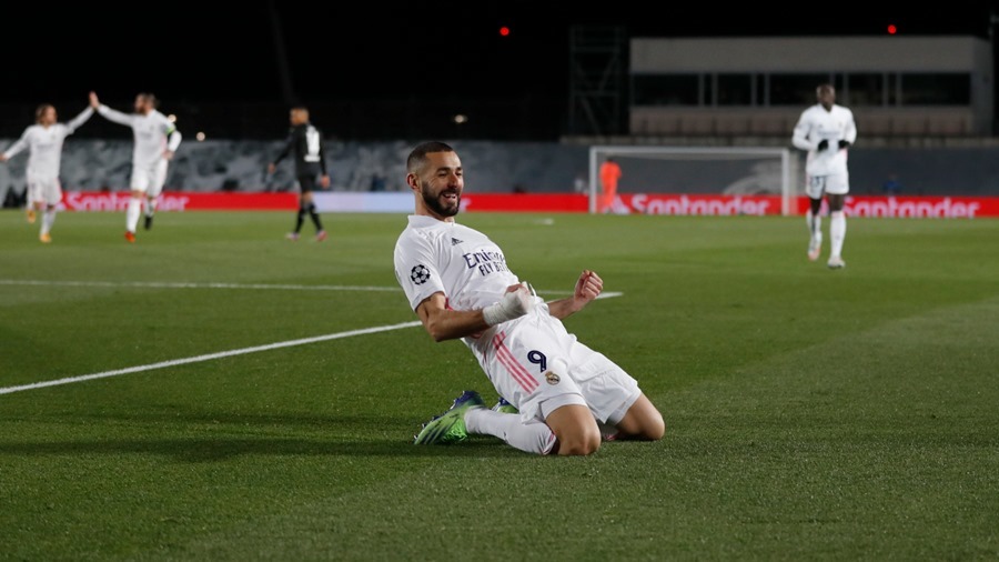 Kết quả Real Madrid vs Gladbach: Benzema đưa Kền kền vào vòng 1/8