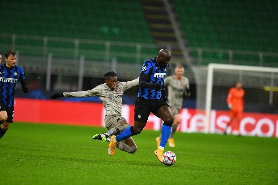 Lukaku bất lực, Inter văng khỏi Champions League