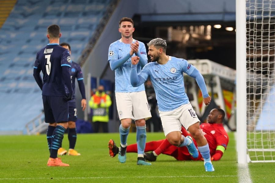 Vùi dập Marseille, Man City thách thức MU