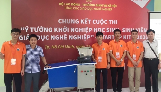 Máy phân loại rác thải của nhóm sinh viên trường CĐ Công nghệ Hà Tĩnh