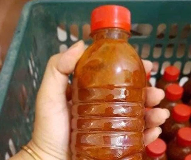 'Hot gril bán mắm' khóc ròng vì khách mua hàng hai năm chưa trả tiền