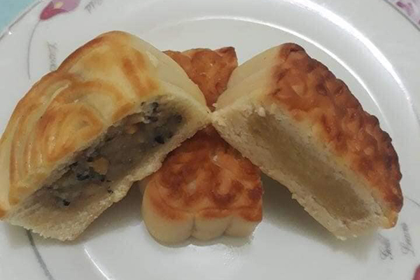 Bánh nướng Cao Bằng 5 nghìn/chiếc, không còn Trung thu vẫn hút khách