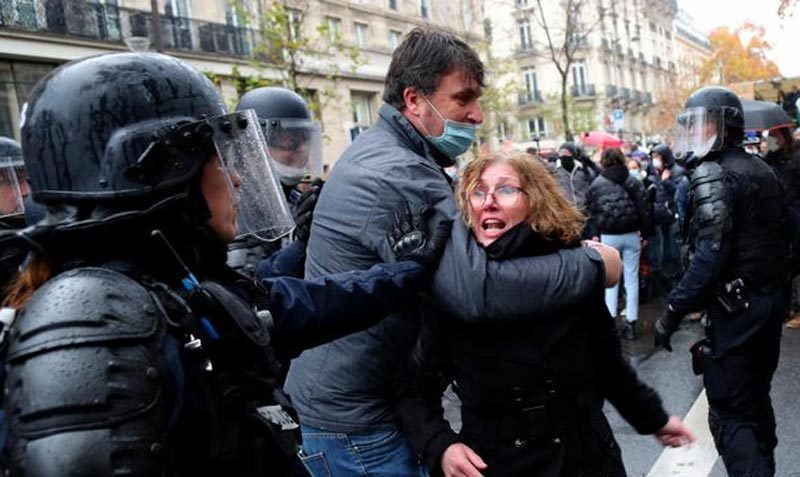 Biểu tình bạo loạn rúng động Paris, hàng trăm người bị bắt