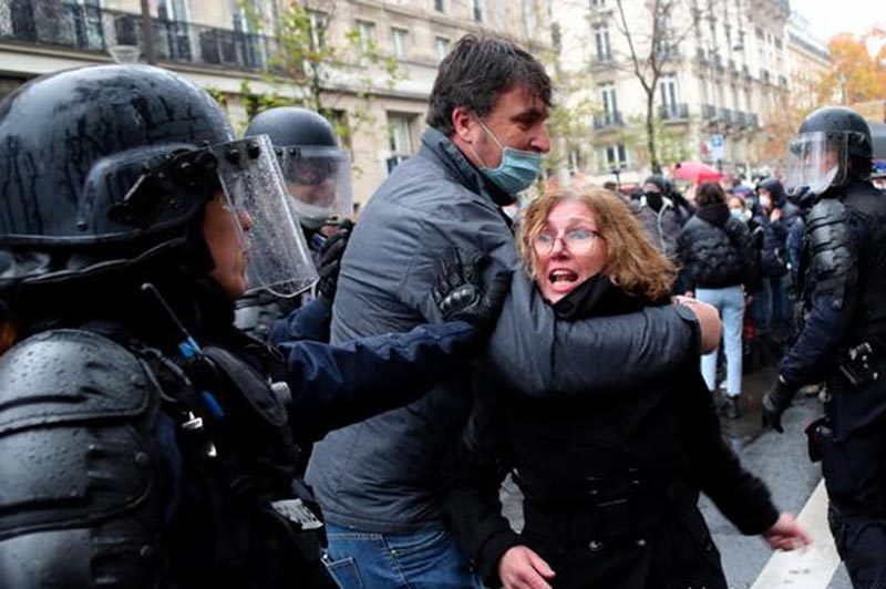 Biểu tình bạo loạn rúng động Paris, hàng trăm người bị bắt