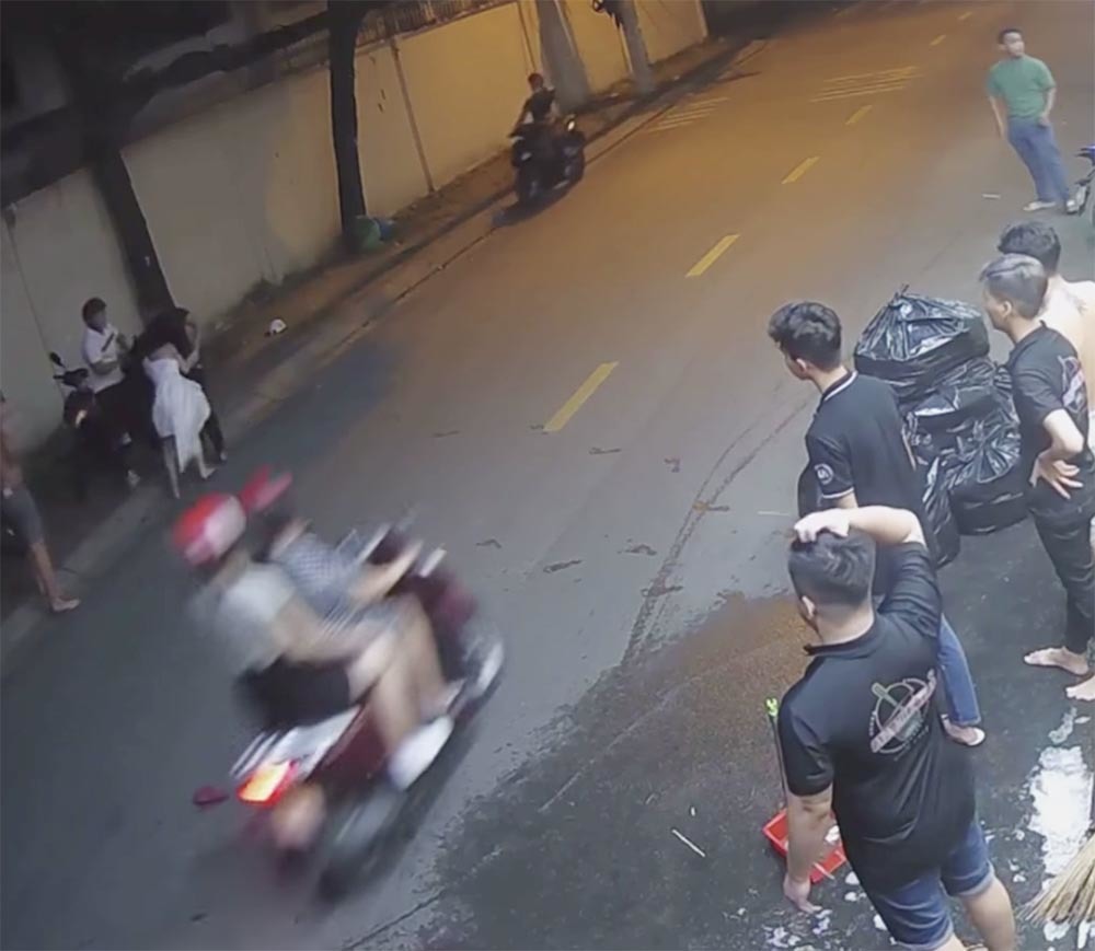 Xác định thanh niên đánh đập cô gái, dọa chém người can ngăn ở Sài Gòn thumbnail