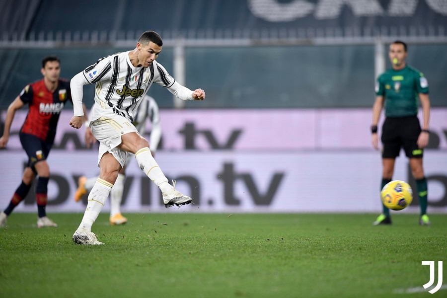 Ronaldo lập cú đúp trong ngày đặc biệt, Juventus bỏ túi 3 điểm