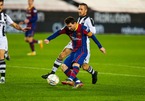 Messi bừng sáng, Barca thắng hú vía Levante