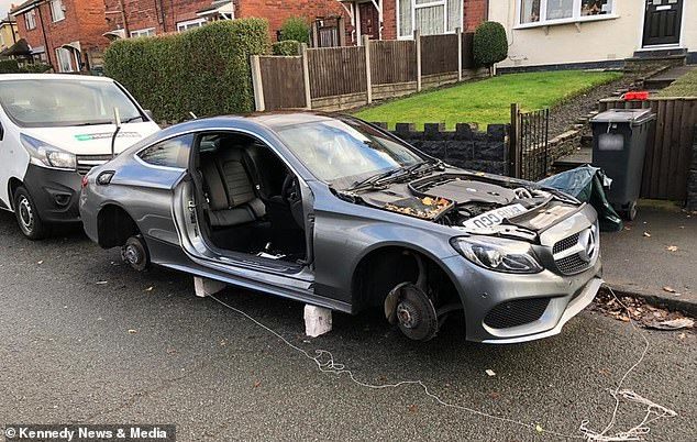 Sau một đêm, xe sang Mercedes bị trộm lột sạch phụ kiện