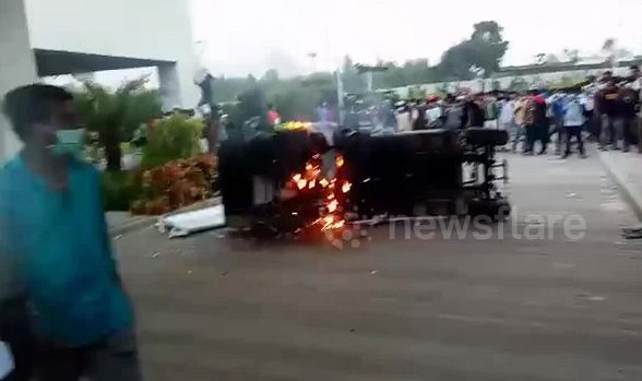Video 'nóng' công nhân đập phá tại nhà máy sản xuất iPhone