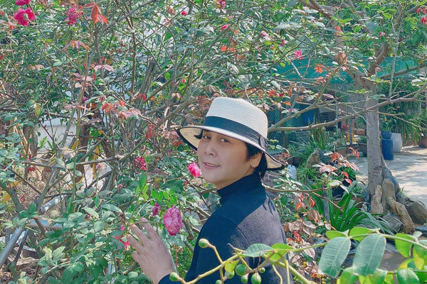 Nhà vườn ngập hoa trái của NSND Minh Hằng và tiến sĩ Toán học