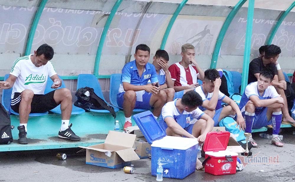 Siêu kịch tính phút bù giờ ở giải U21 quốc gia