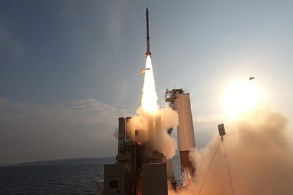 Xem Israel thử tên lửa phòng không phóng từ biển