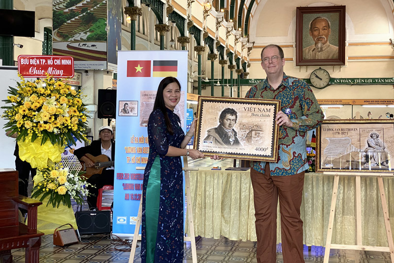 Ra mắt bộ tem Bưu chính 'Ludwig van Beethoven (1770 - 1827)'