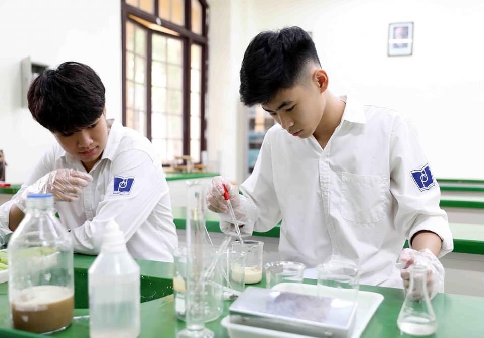 Chế phẩm giúp bảo quản chuối cả tháng của nam sinh cấp III