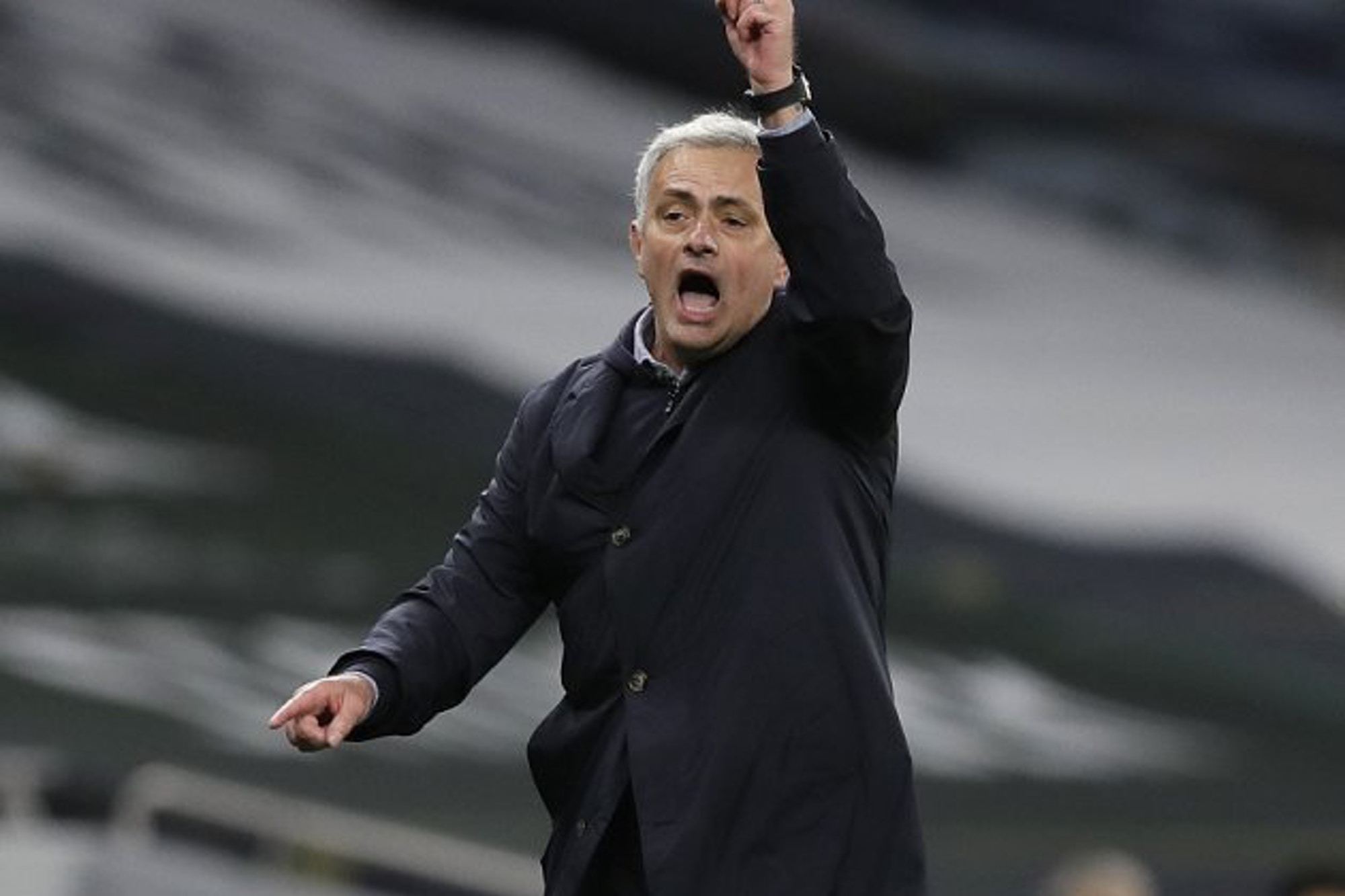 Mourinho nói gắt sau khi Tottenham thua Liverpool phút chót