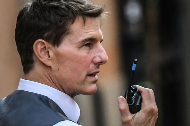 George Clooney bênh vực Tom Cruise sau vụ la mắng đoàn phim