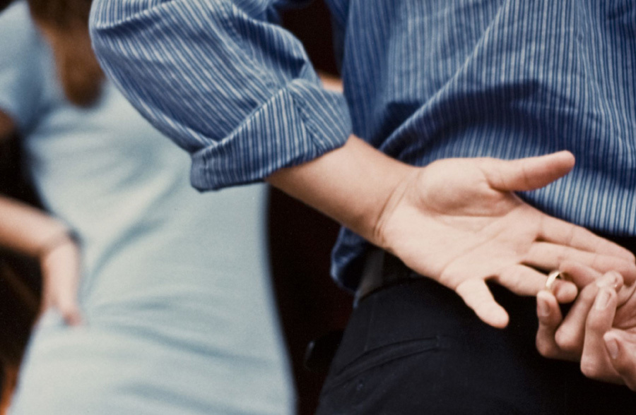 Nghi bạn thân ngoại tình với chồng: Là tôi hoang tưởng hay họ quá mờ ám?