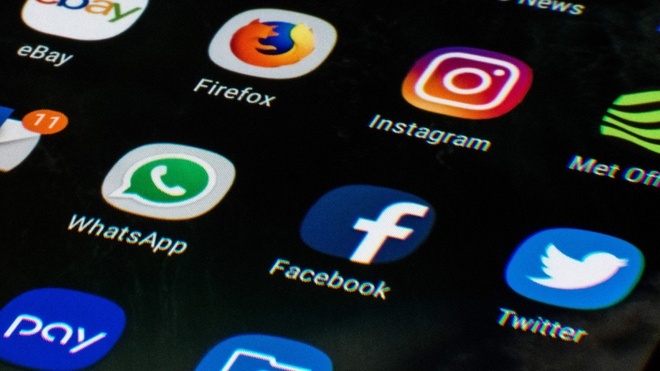 Mô hình kinh doanh độc quyền nguy hiểm của Facebook