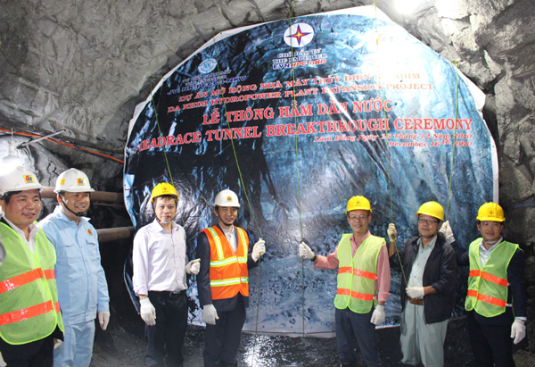 Thông hầm dẫn nước nhà máy thủy điện Đa Nhim mở rộng