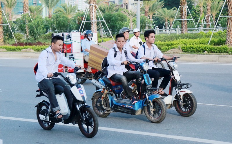 Điều khiển xe máy dưới 50 phân khối phải có bằng lái