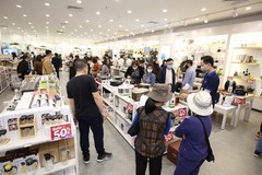 Japanese, Thai retailers compete in $200 billion retail market