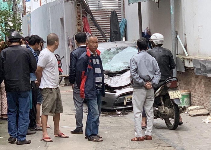 Rơi từ tầng 20 khách sạn trúng xe ô tô, người đàn ông tử vong