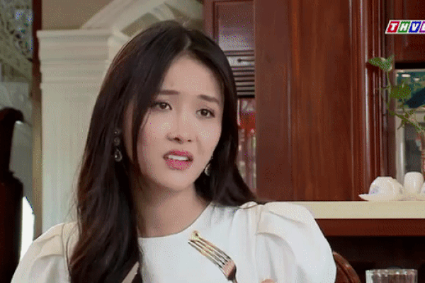 'Vua bánh mì' tập 76: Lan Anh hỏi về chiếc lắc khiến bà Khuê thất thần