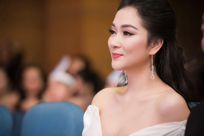 Cuộc sống của Hoa hậu Nguyễn Thị Huyền sau 17 năm đăng quang