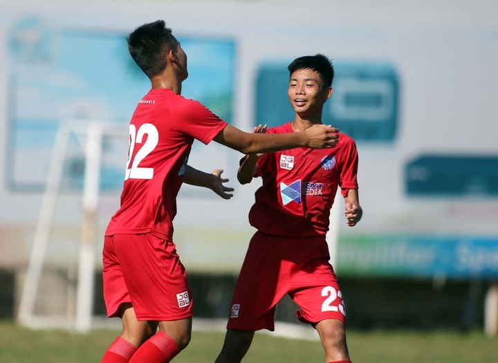 U15 Viettel lội ngược dòng, tiến gần bán kết