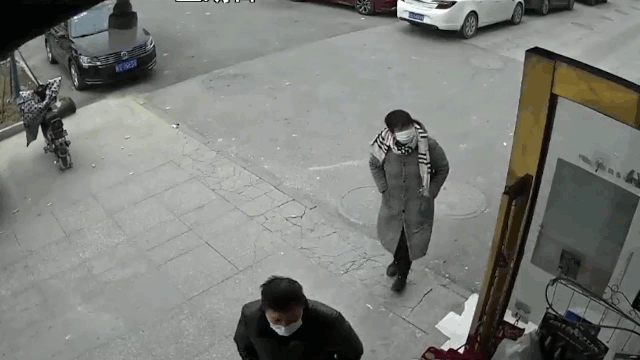 Clip nữ quái dùng chiêu trộm vàng tinh vi nóng nhất mạng xã hội