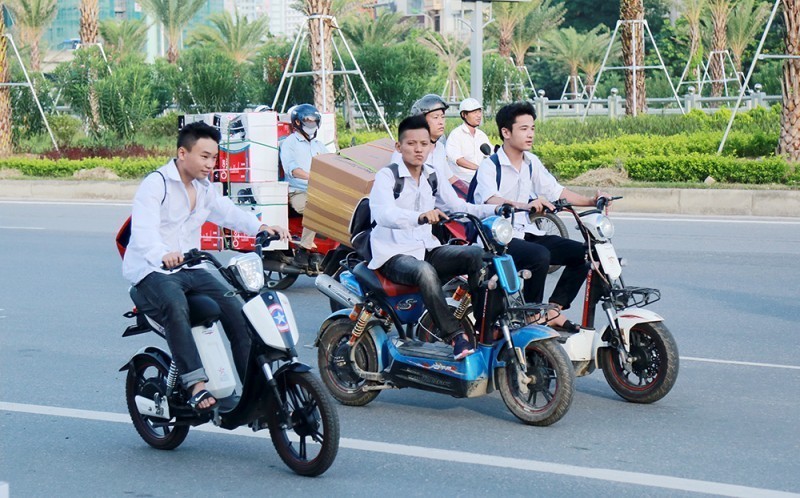 Đi xe máy dưới 50cc phải có bằng lái: Cần thiết và cấp thiết