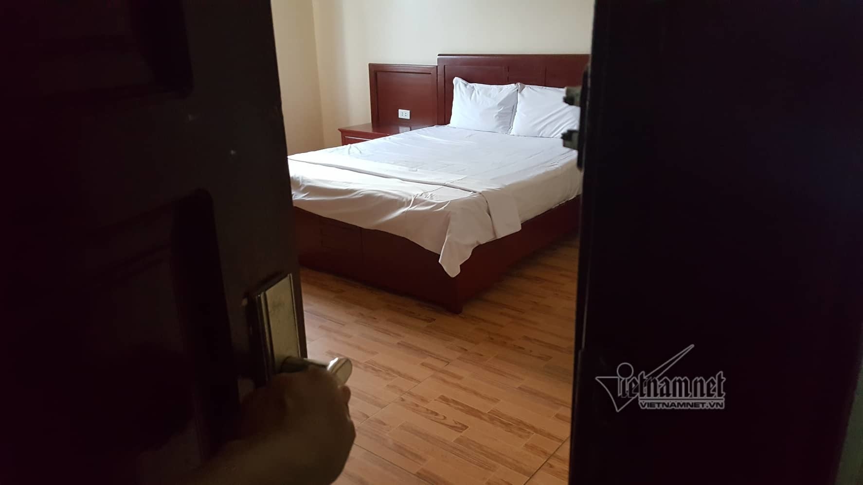 Trò quái dị lừa loạt trai trẻ ham vào nhà nghỉ phục vụ quý bà