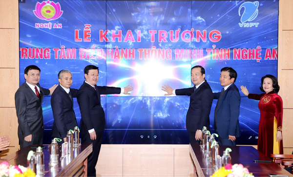 Nghe An 'shook hands' with VNPT to build e-government