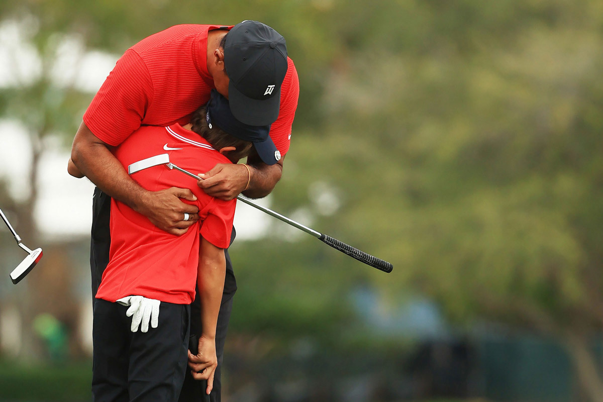 Con trai Tiger Woods khiến giới golf ngây ngất