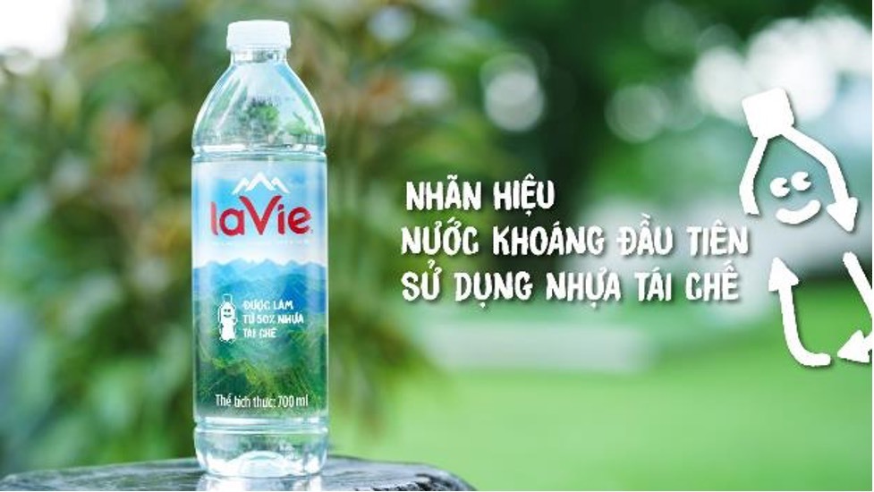 La Vie dùng chai nhựa tái chế, góp phần thúc đẩy kinh tế tuần hoàn