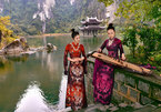 Cảnh đẹp Ninh Bình ẩn hiện trong tà áo dài của NTK Hoàng Ly