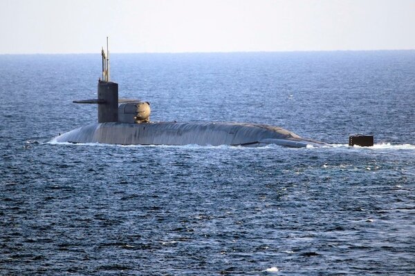 Hình ảnh Mỹ triển khai tàu ngầm hạt nhân tới gần Iran