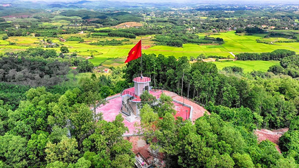 Hua Mountain, a tranquil world of storks