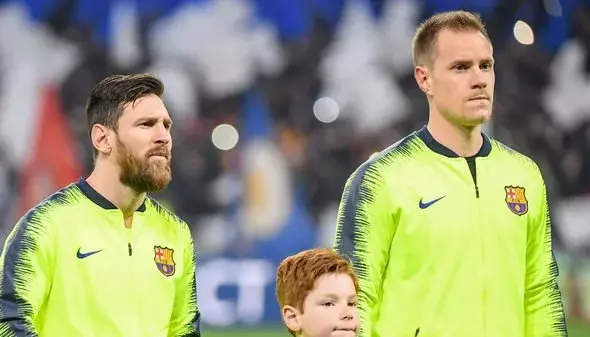 Messi bị 6 đồng đội Barca tránh xa, cho vào ‘danh sách đen’