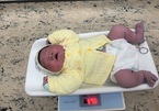 Bé sơ sinh nặng gần 6kg khi chào đời ở Hà Nội