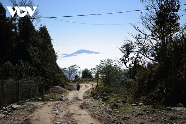 Conquering Chieu Lau Thi peak in Ha Giang