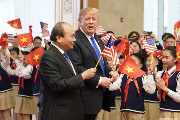 Thủ tướng Nguyễn Xuân Phúc điện đàm với Tổng thống Mỹ Donald Trump