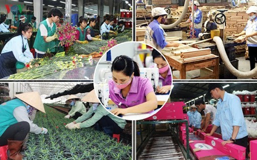 Nỗ lực thực hiện 'mục tiêu kép', ưu tiên bảo vệ sức khỏe nhân dân
