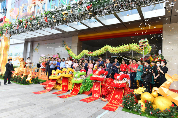 Menas Mall Saigon Airport hút khách ngày mở cửa trở lại